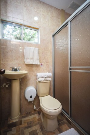 Habitació quàdruple estàndard | Bany