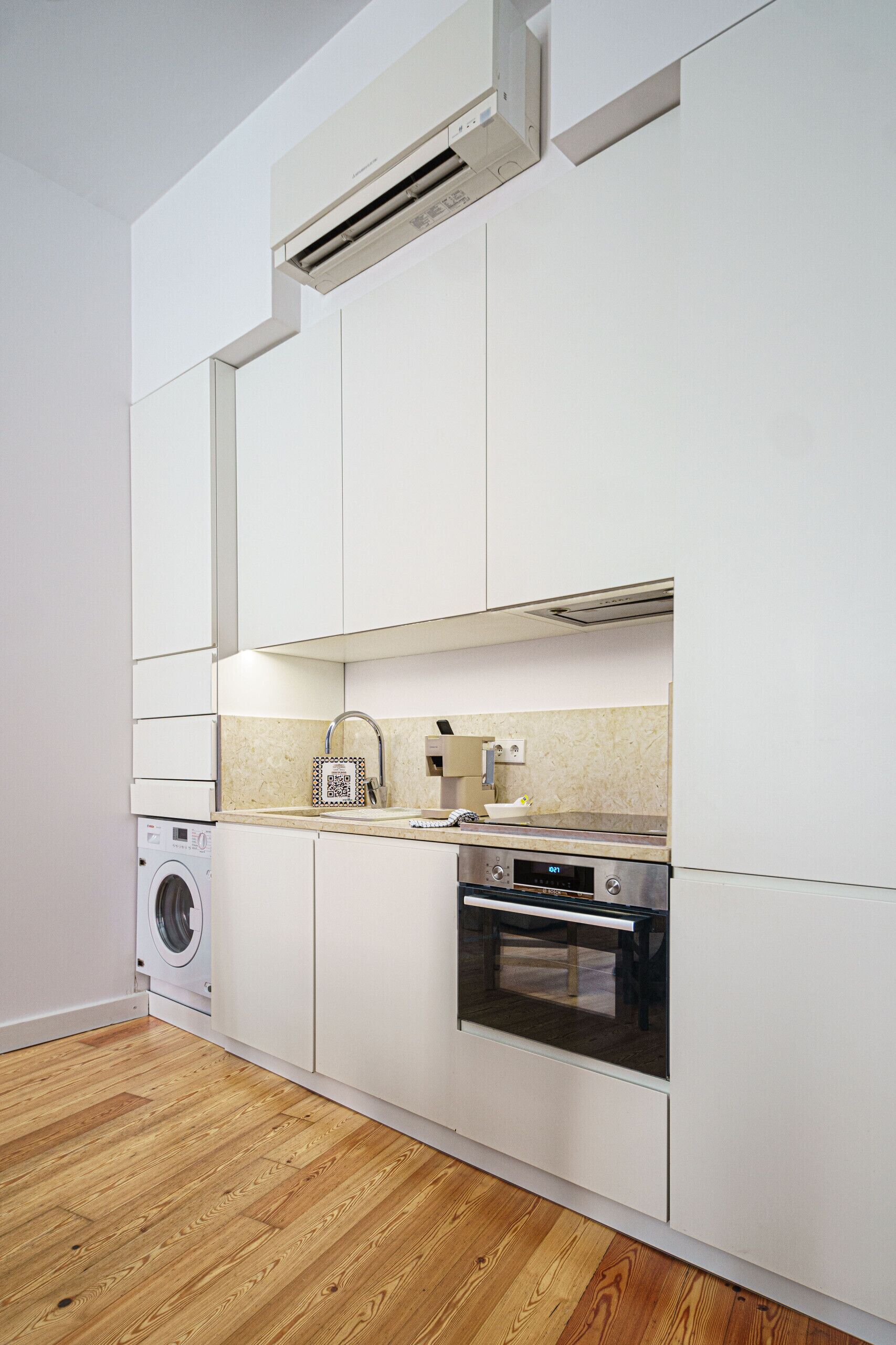Fridge, oven, dishwasher, coffee/tea maker
