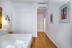1 bedroom, iron/ironing board, free WiFi, bed sheets - Casa do Beco: Arroios Heart & Castle Views (Lisbon)