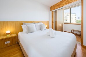2 bedrooms, iron/ironing board, bed sheets - Moderno de 2 dorm. con balcón en Campo Alegre (Porto)