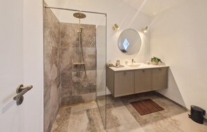Shower - 3 bedroom awesome home in Løkken (Løkken)
