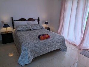 2 bedrooms, WiFi, bed sheets - 2 bedroom villa in the community of Jolly Harbour, North Finger with AC (Jolly Harbour)