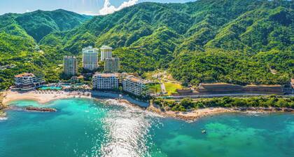 Luxurious Beach Resort in Puerto Vallarta-2 Bedroom Beach Condo for the holidays