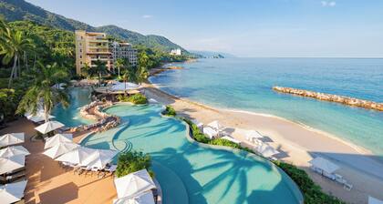 Luxurious Beach Resort in Puerto Vallarta-2 Bedroom Beach Condo for the holidays