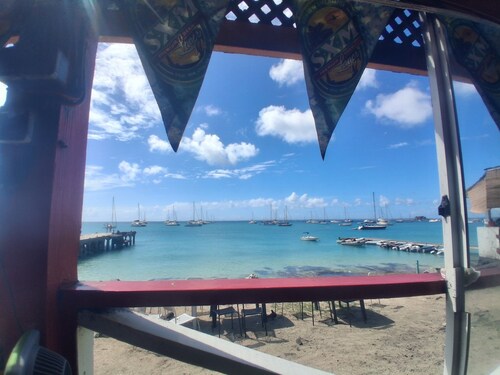 Beautiful 1-bedroom boat in peaceful Grand Case perfect for relaxing