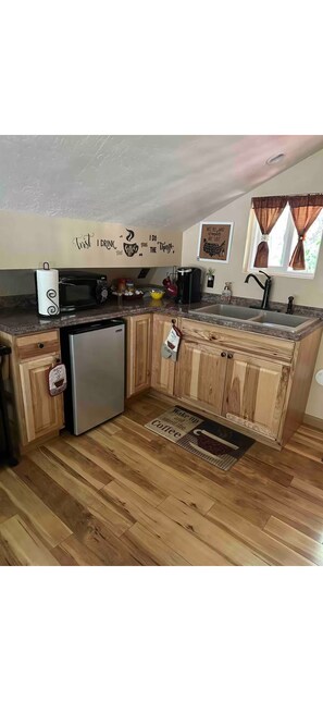 Fridge, microwave, coffee/tea maker, toaster