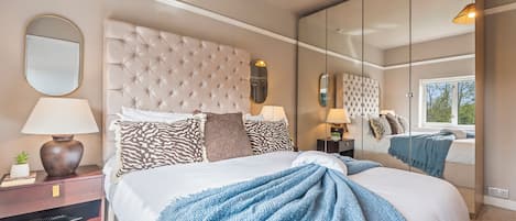 4 bedrooms, iron/ironing board, Internet, bed sheets