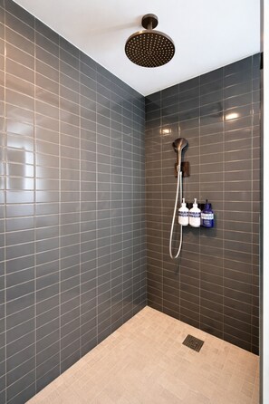 Hair dryer, towels - Best Location Downtown Condotel with Water View, Pool, Gym & Restaurant (Miami)