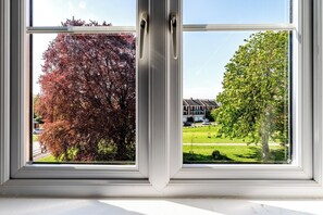 Interior - Luxury 3 Bed Apartment (Pill)