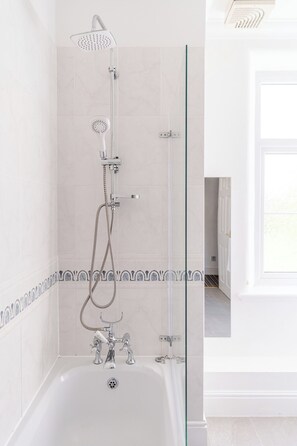 Towels - Luxury 3 Bed Apartment (Pill)