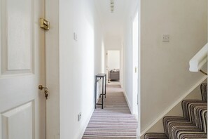 Interior - Luxury 3 Bed Apartment (Pill)