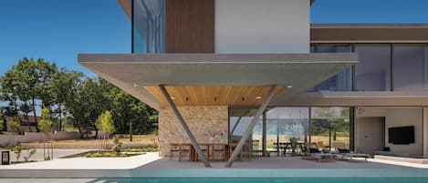 Outdoor pool, a heated pool