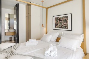 6 chambres, coffres-forts dans les chambres, bureau