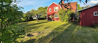 Charming Swedish Red House w Garden – 10 Min to Astrid Lindgren’s World