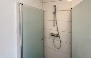 Shower - Stunning home in Ringkøbing with WiFi (Ringkøbing)