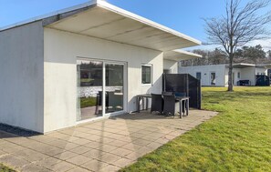 Outdoor dining - Stunning home in Ringkøbing with WiFi (Ringkøbing)