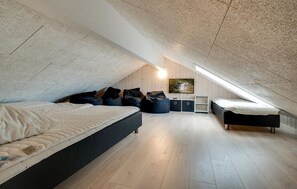 7 bedrooms, travel cot, free WiFi
