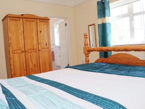 BREAGHMORE, pet friendly, with open fire in Kinnity, County Offaly