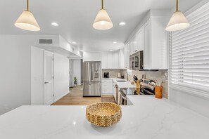 Fridge, microwave, oven, stovetop - Saguaro Zen~Desert Oasis~Heated Pool~Spa~Outdoor Theatre~Golf~King Beds (Tucson)