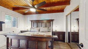 3 slaapkamers, een strijkplank/strijkijzer, wifi, beddengoed