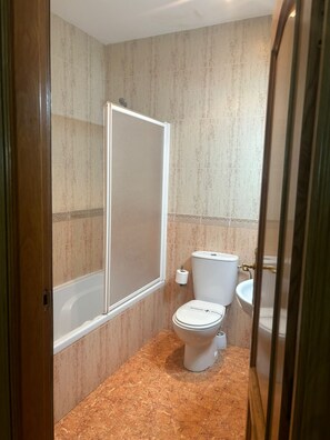 Bathroom - HOTEL RESTAURANTE LA BARCA (PEDRO MUÑOZ)