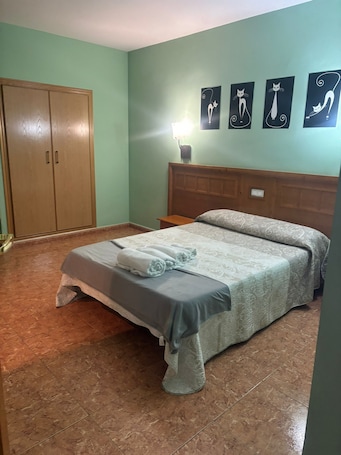 Basic Double or Twin Room, City View. HOTEL RESTAURANTE LA BARCA