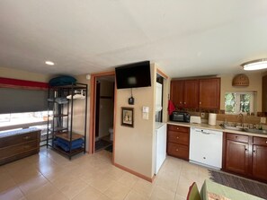 Private kitchen - Cozy Casita on golf course (Colorado Springs)
