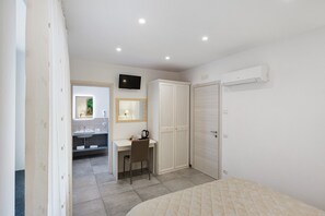 1 bedroom, WiFi, bed sheets - Amaranto Rooms - Valle Delle Ferriere with Mountain View, Wi-Fi & Air Conditioning (Pianillo)