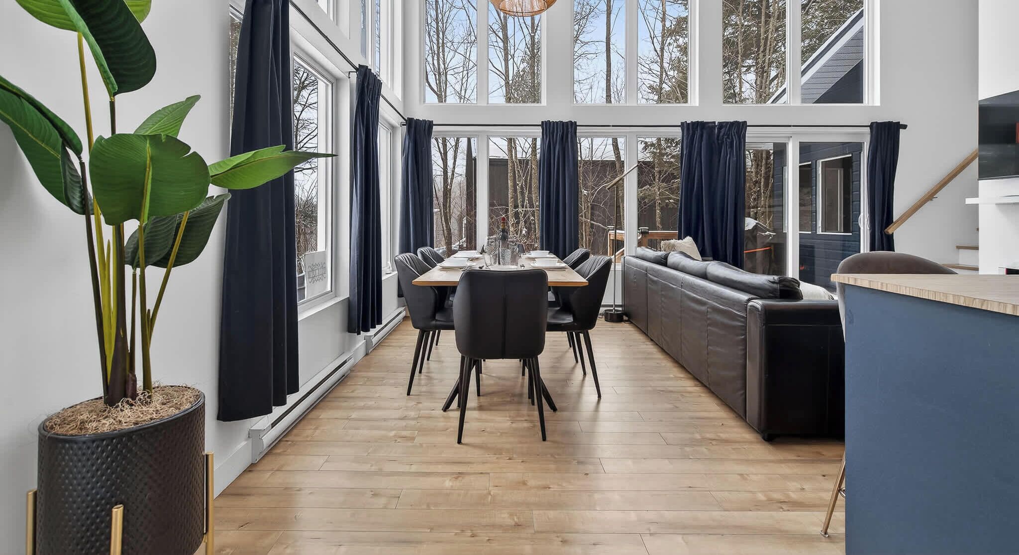 Private Sunken Spa & Sunroom - Luxury Chalet - Quebec