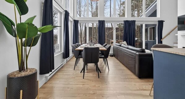 Smart-TV, Kamin, Arbeitsbereiche