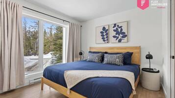 Iron/ironing board, travel crib, free WiFi, bed sheets