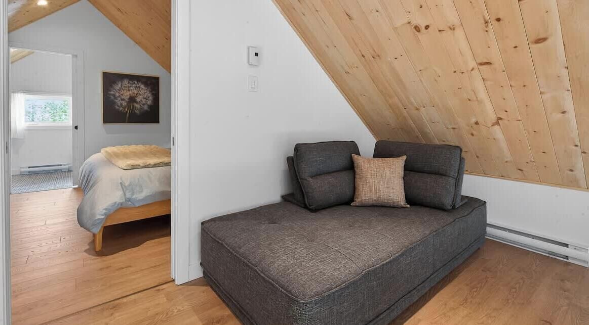 Iron/ironing board, travel cot, free WiFi, bed sheets