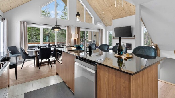 Interior - 13 guests / 4 baths | Luxury chalet + Spa | Quebec (Shannon)