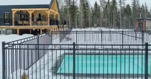 Piscina all'aperto, una piscina riscaldata
