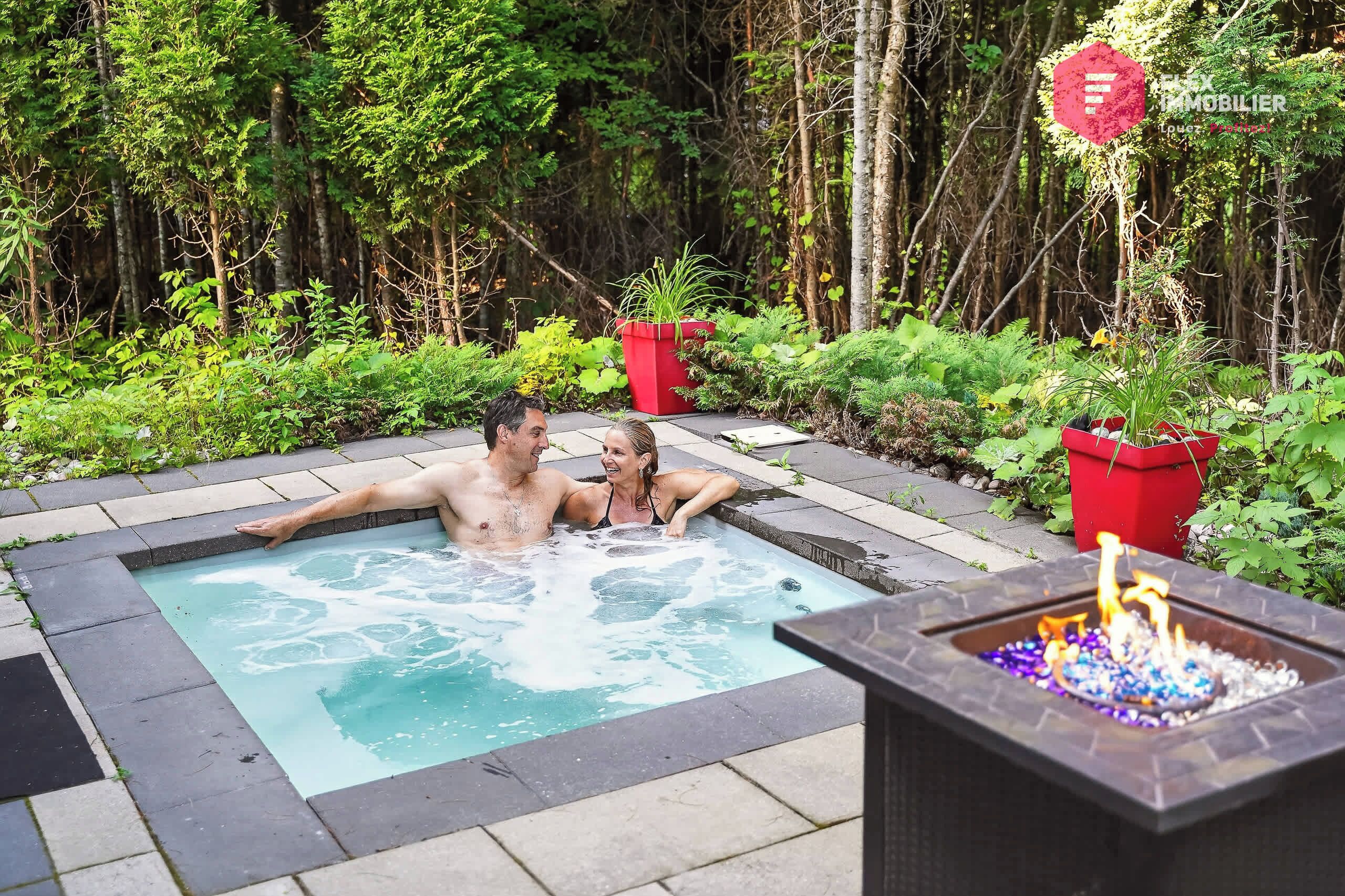 Outdoor spa tub