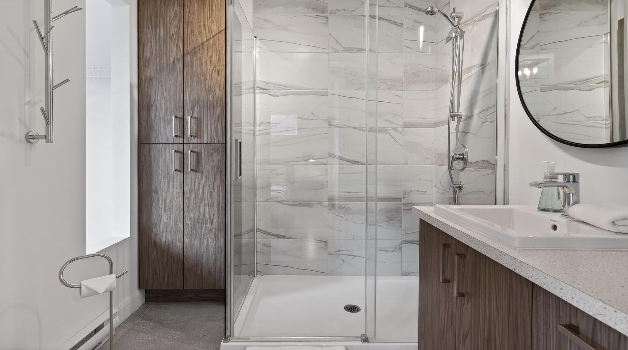 Shower, hair dryer, towels, shampoo