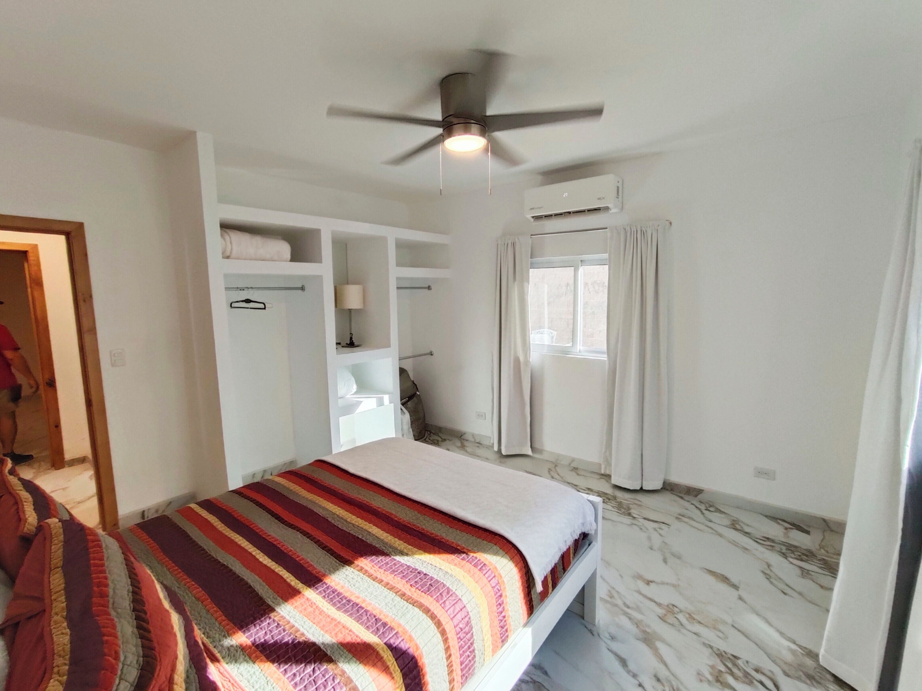 2 habitaciones, tabla de planchar con plancha, wifi y ropa de cama 