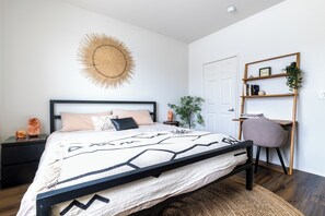 1 bedroom, iron/ironing board, WiFi, bed sheets - Luxury in the Heart of Marina Del Rey - Near Beach / Private Pool/Spa / Gym (Los Angeles)