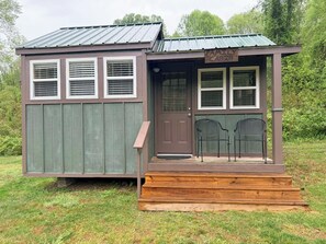 Exterior - Buck Hill Campground Family Camping Cabin (Newland)