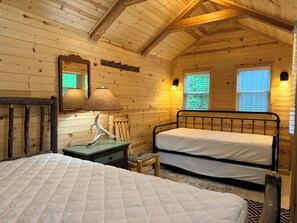 Room - Buck Hill Campground Family Camping Cabin (Newland)