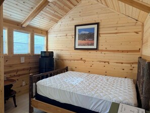Room - Buck Hill Campground Family Camping Cabin (Newland)