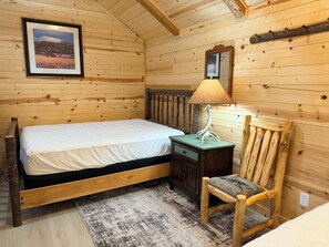Room - Buck Hill Campground Family Camping Cabin (Newland)