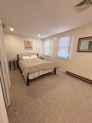 4 bedrooms, WiFi, bed sheets