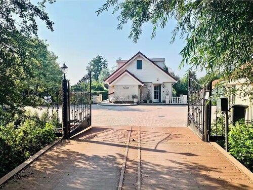 Family-Friendly Villa w/ Garden & Pool 20 minutes from Amsterdam