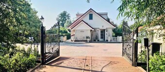 Family-Friendly Villa w/ Garden & Pool 20 minutes from Amsterdam