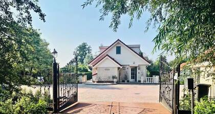 Family-Friendly Villa w/ Garden & Pool 20 minutes from Amsterdam
