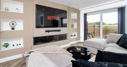 Fife Coast Stay with Parking & Garden in Rosyth - WiFi