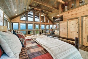 3 bedrooms, desk, iron/ironing board, free WiFi - FreeDollywoodTix•Views•Pool•Luxury•Modern•HotTub (Gatlinburg)