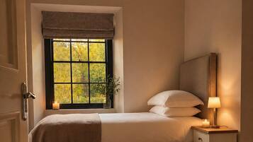 7 bedrooms, iron/ironing board, free WiFi, bed sheets