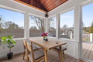 Dining - Modern, Newly Renovated, 3-bed Peach Tree House (Chatham)